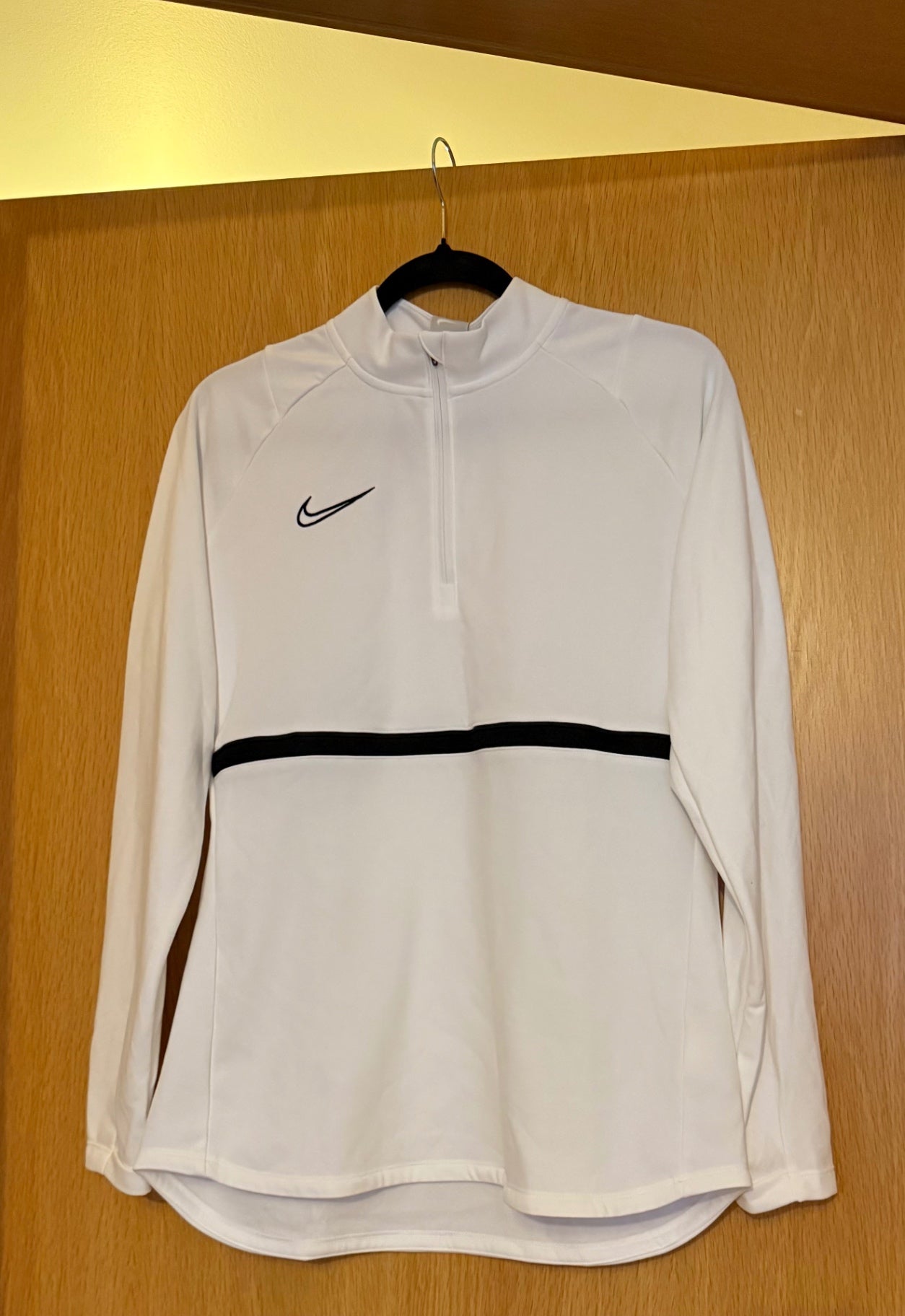 Nike peysa hvít -L.