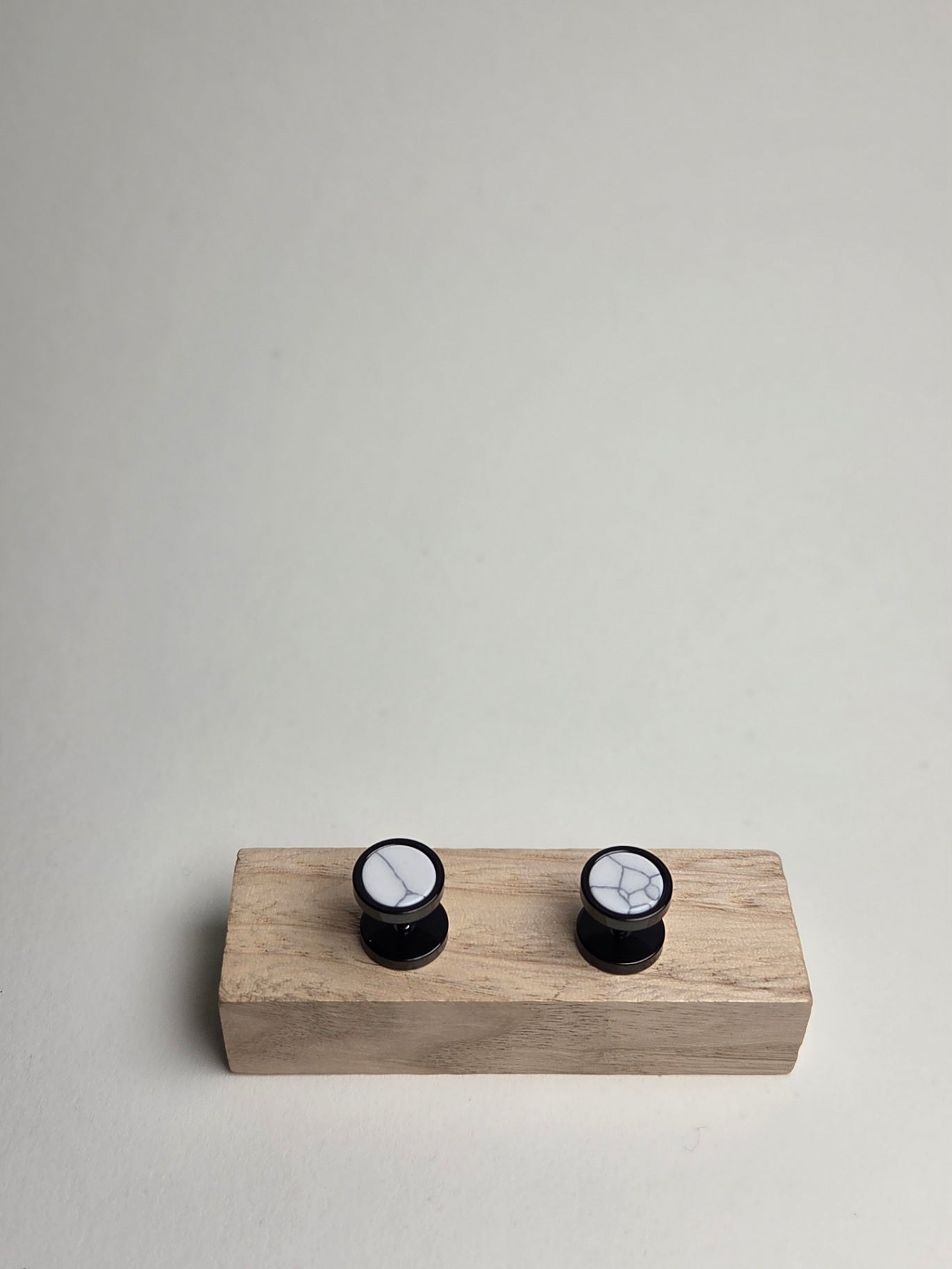 men's earrings N: 237