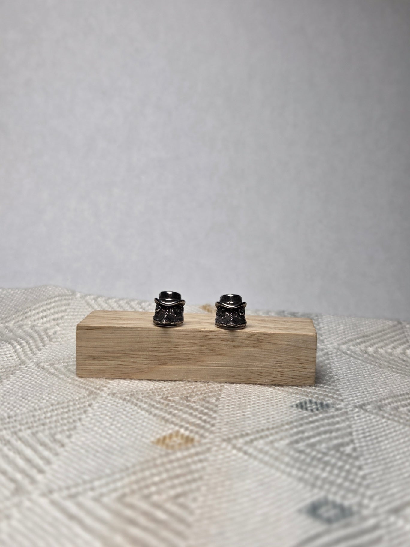 men's earrings N: 239
