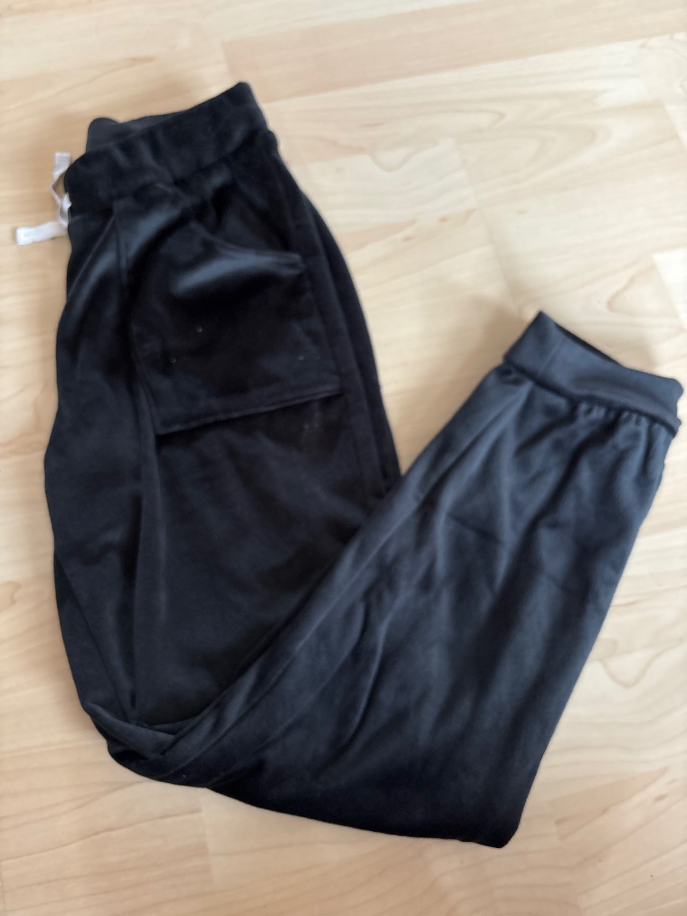 Svartar buxur 128