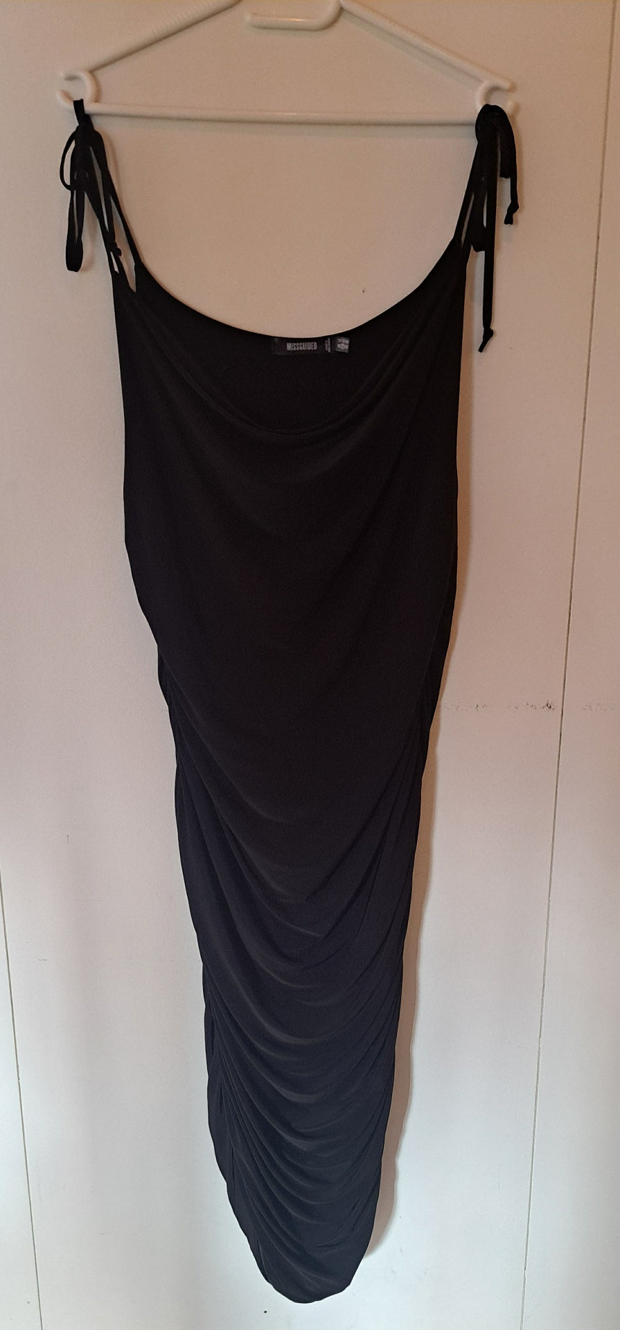 eur 42 svartur kjóll