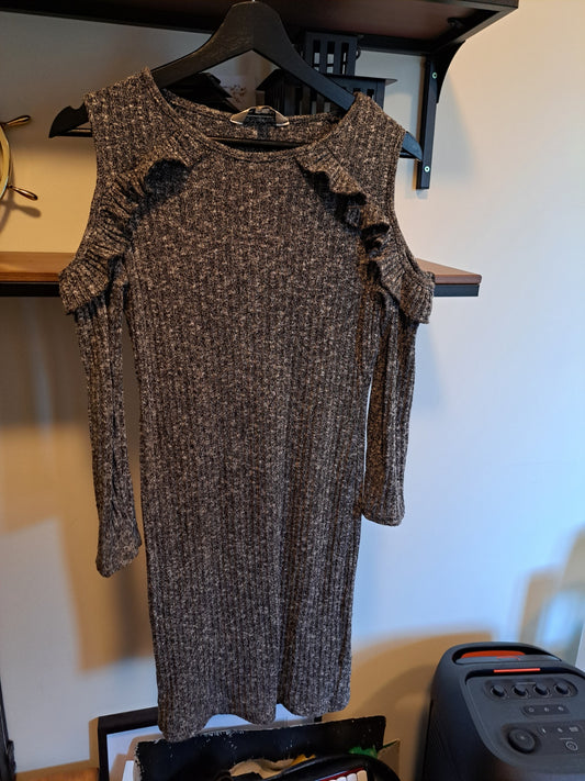 Grár kjóll opinn um axlir s/m