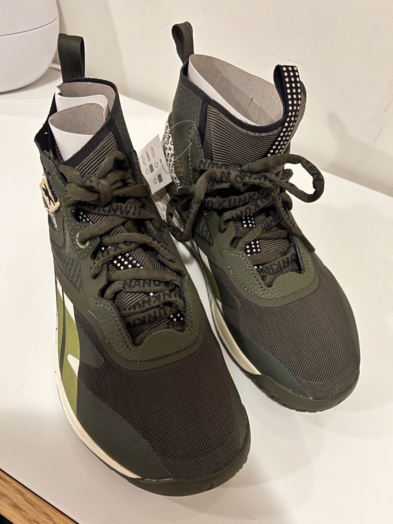 39 unused Reebok skór