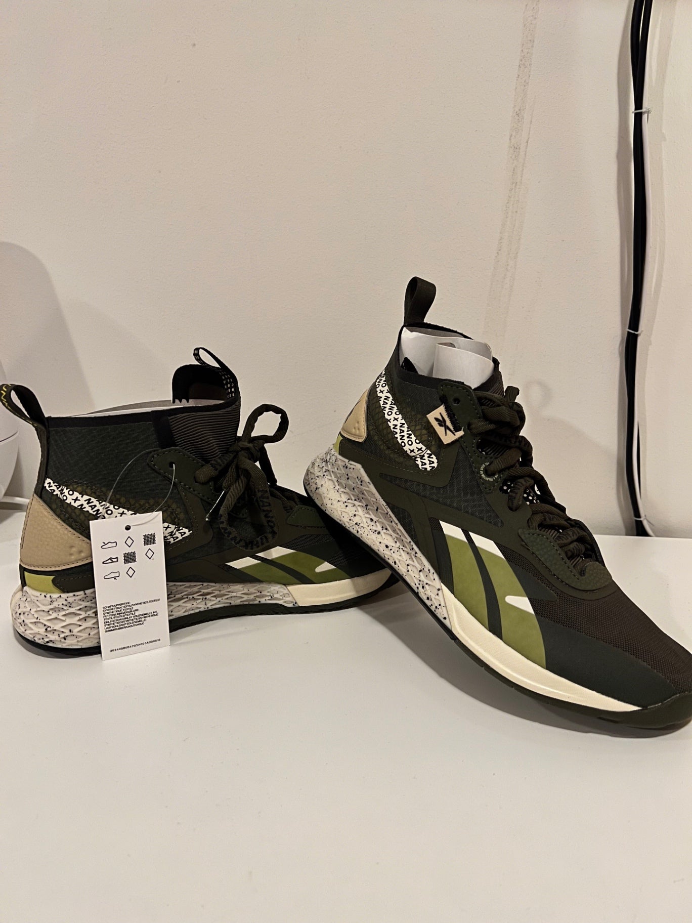 39 unused Reebok skór