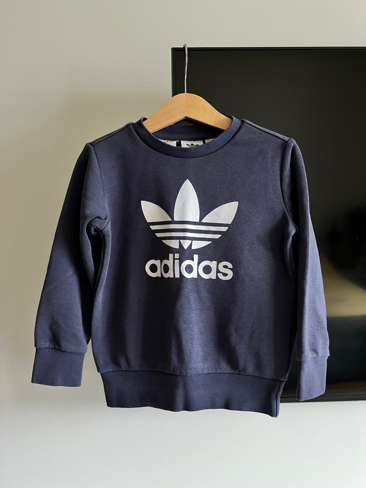 Adidas peysa 104