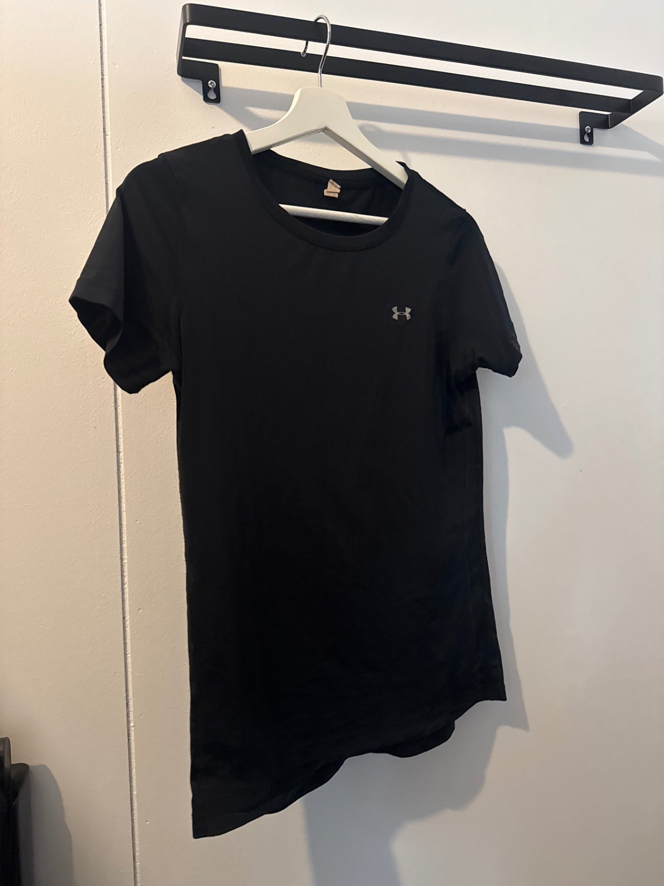 XS under armour svartur íþróttabolur