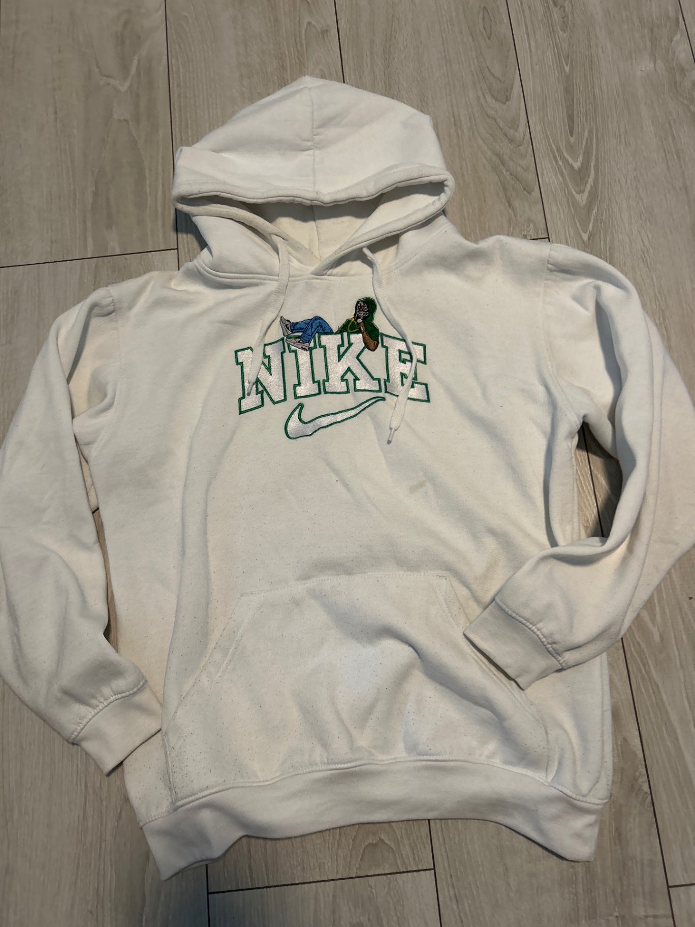 NIKE