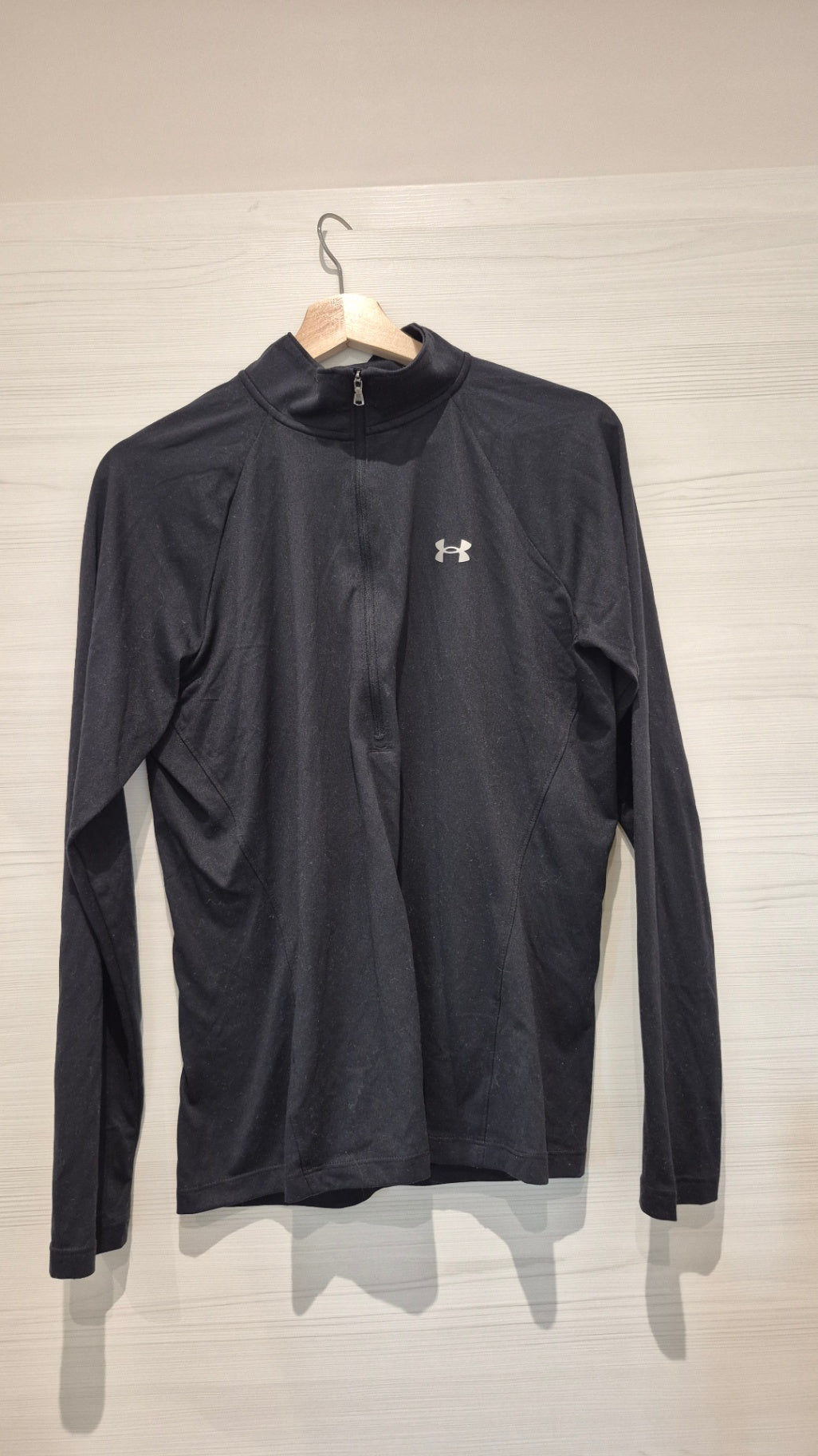 L Under armour peysa