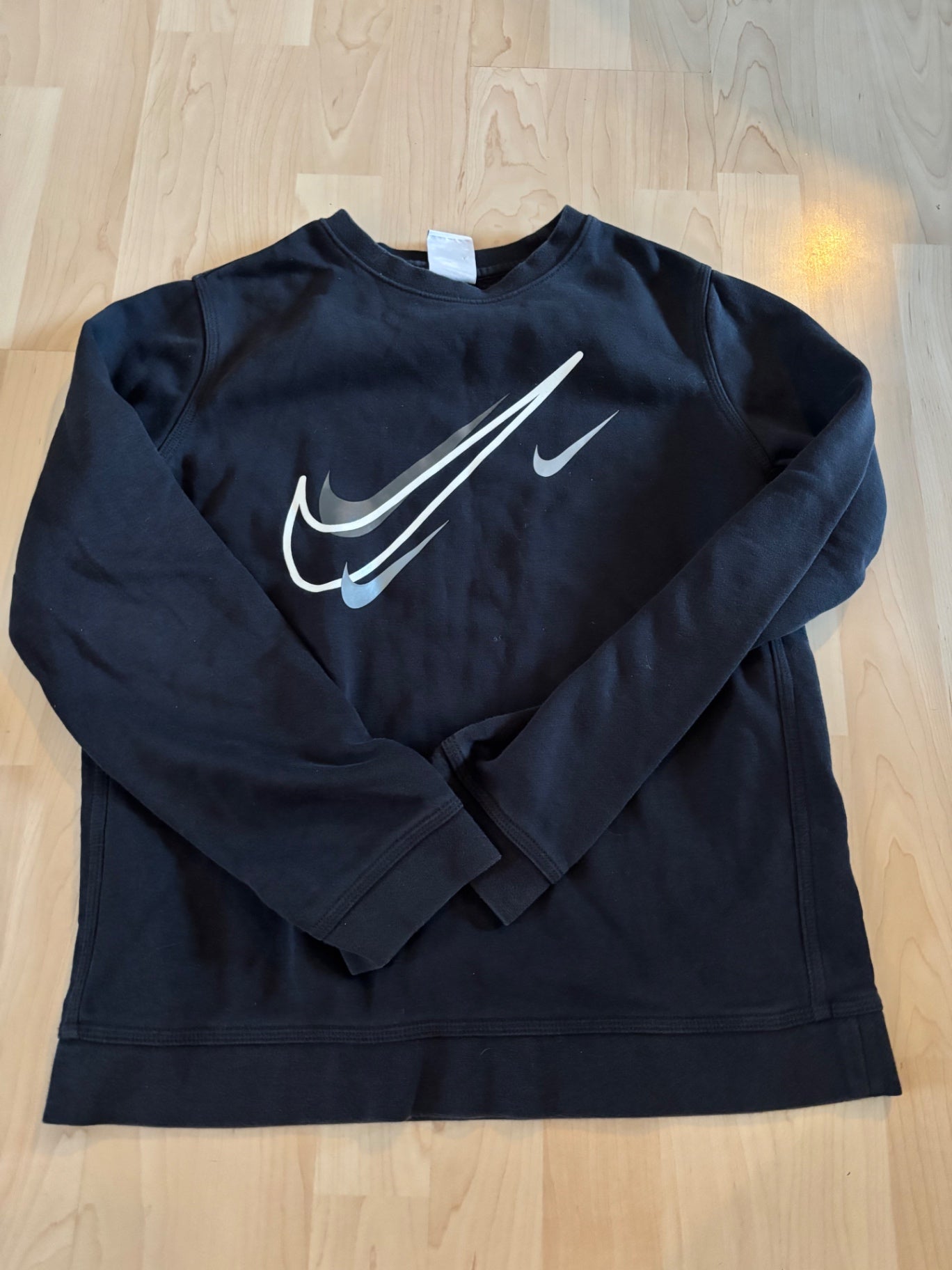 Nike svört stórt merki 158-170