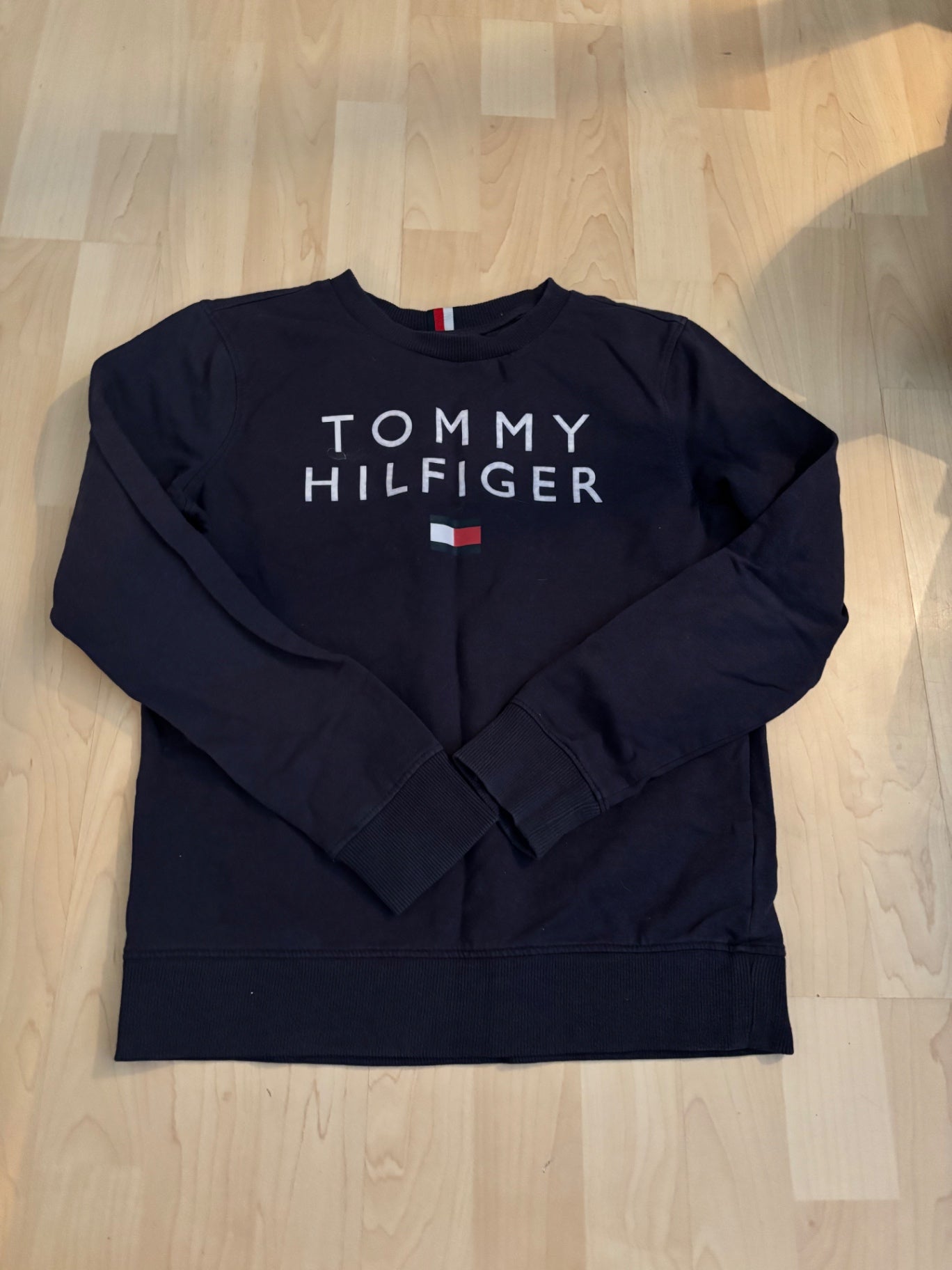 Tommy hilfinger peysa 152