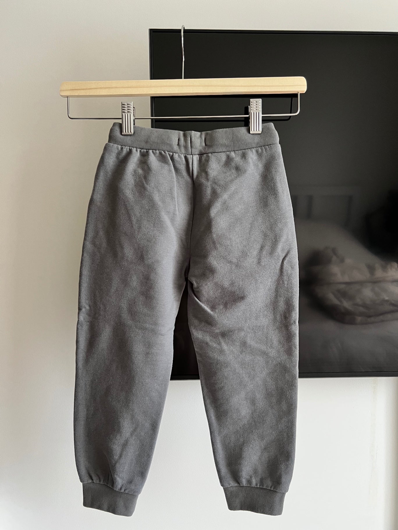 110 joggers grey