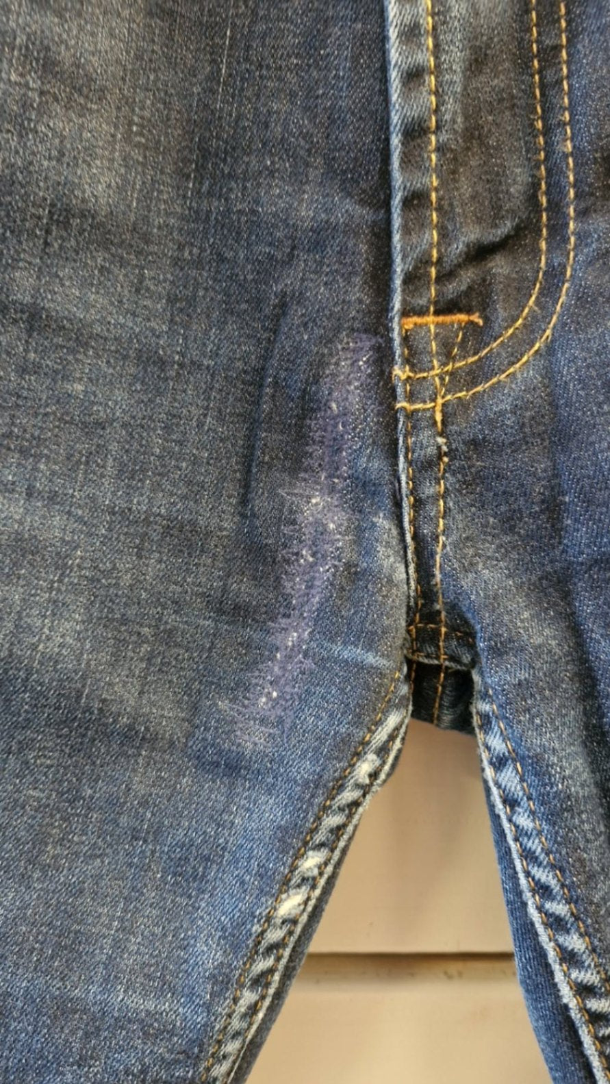 Dressmann gallabuxur 31/30 viðgerð sést á mynd