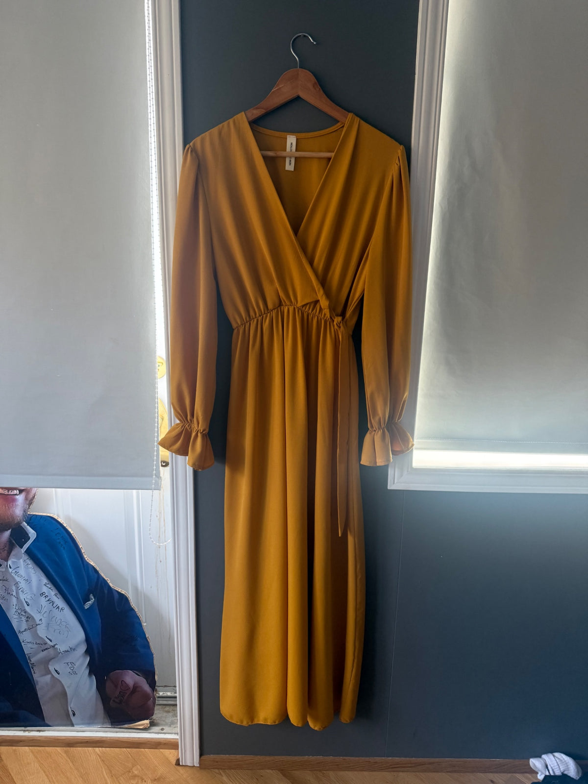 NewCollection Gulur kjóll