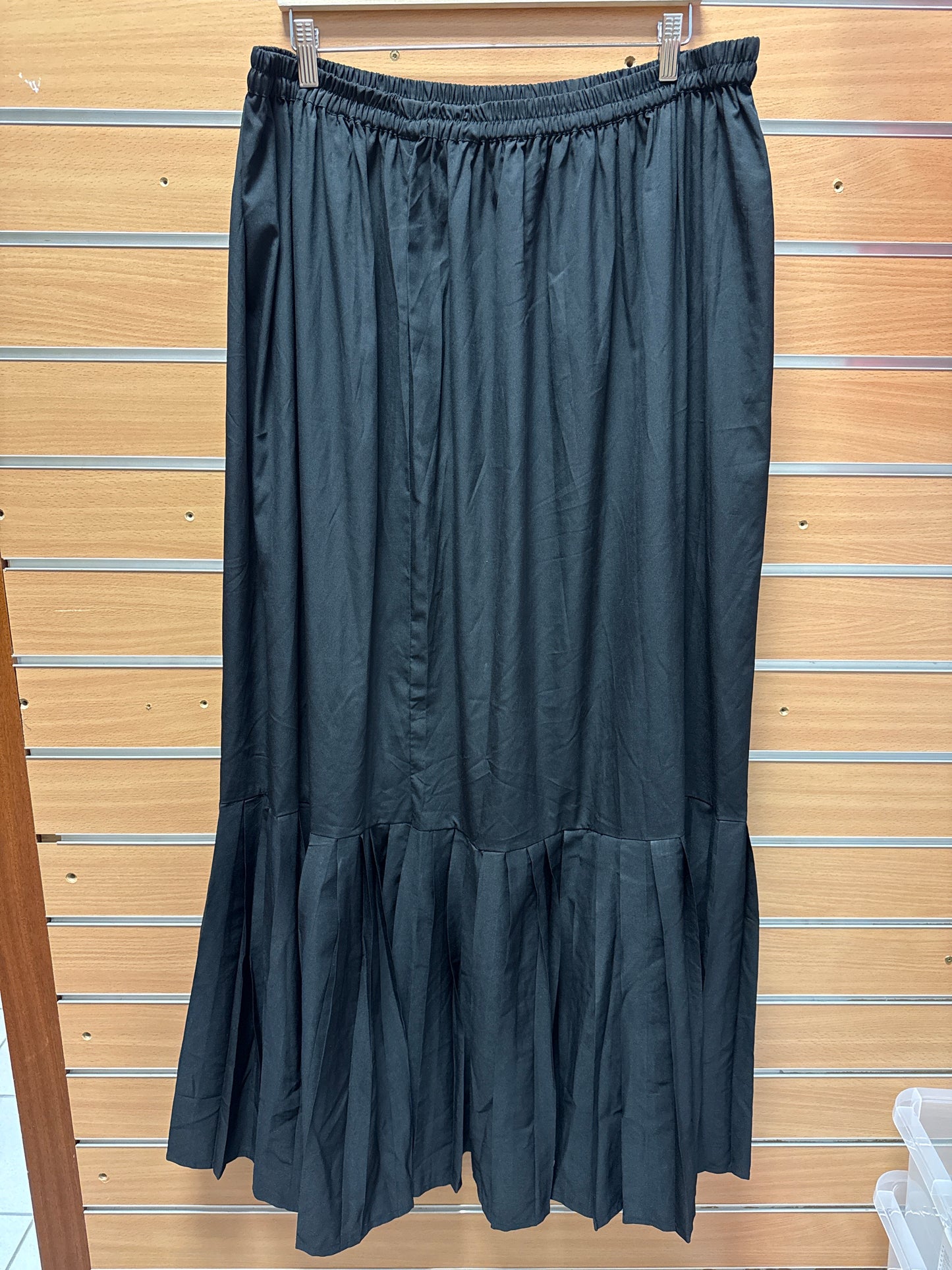 Svart pils ca L/XL extra sítt