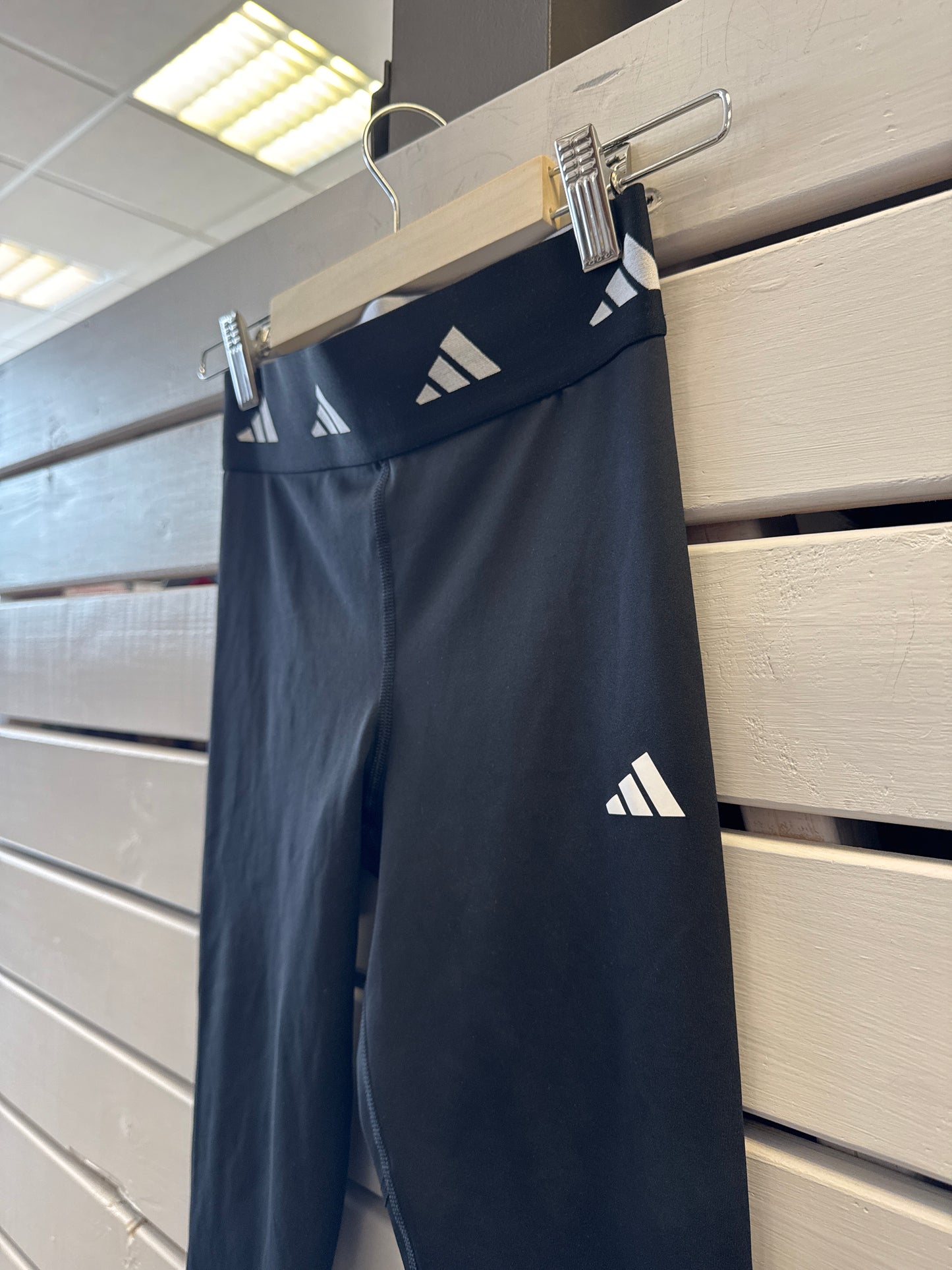 Adidas æfingabuxur 140