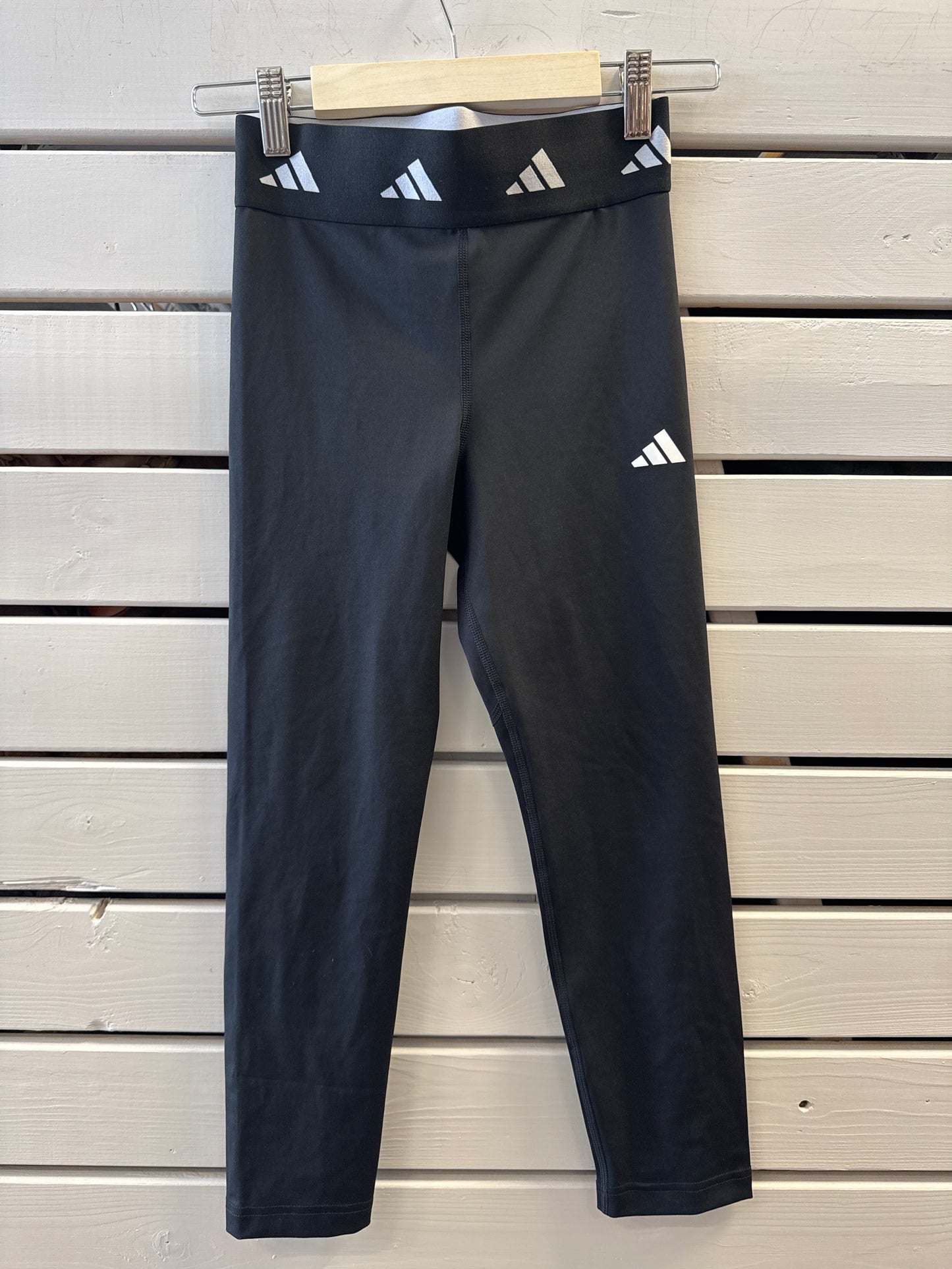 Adidas æfingabuxur 140