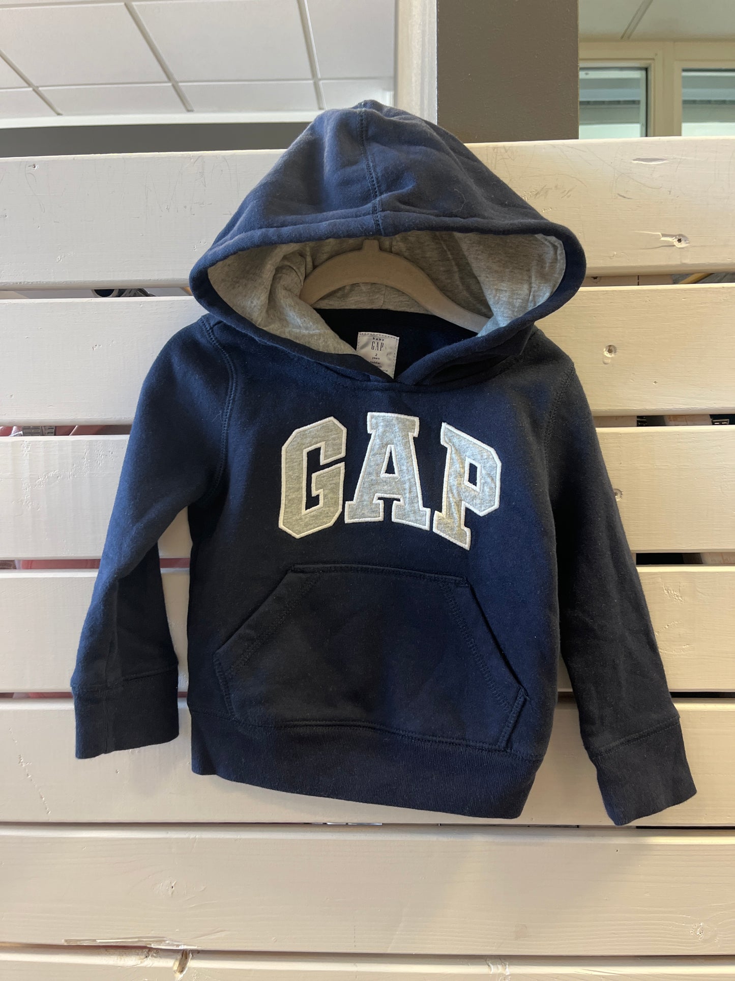 GAP hettupeysa ónotuð 2 ára