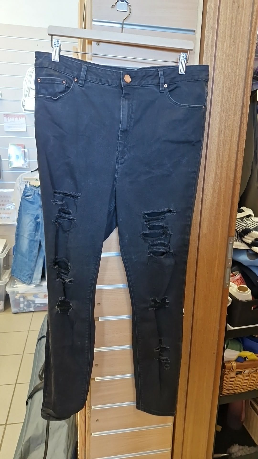 Asos rifnar gallabuxur 18
