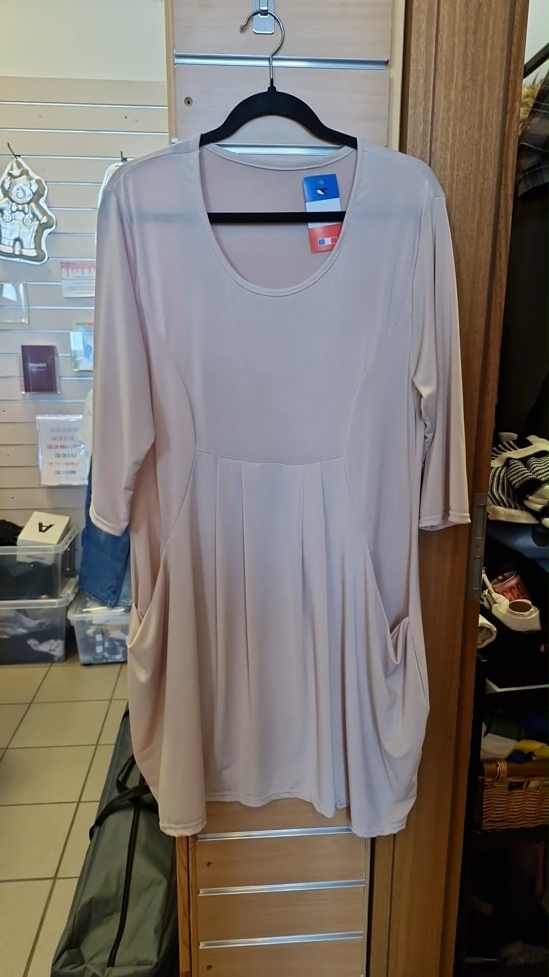 Nude kjóll ca XL/XXL nýr með miða