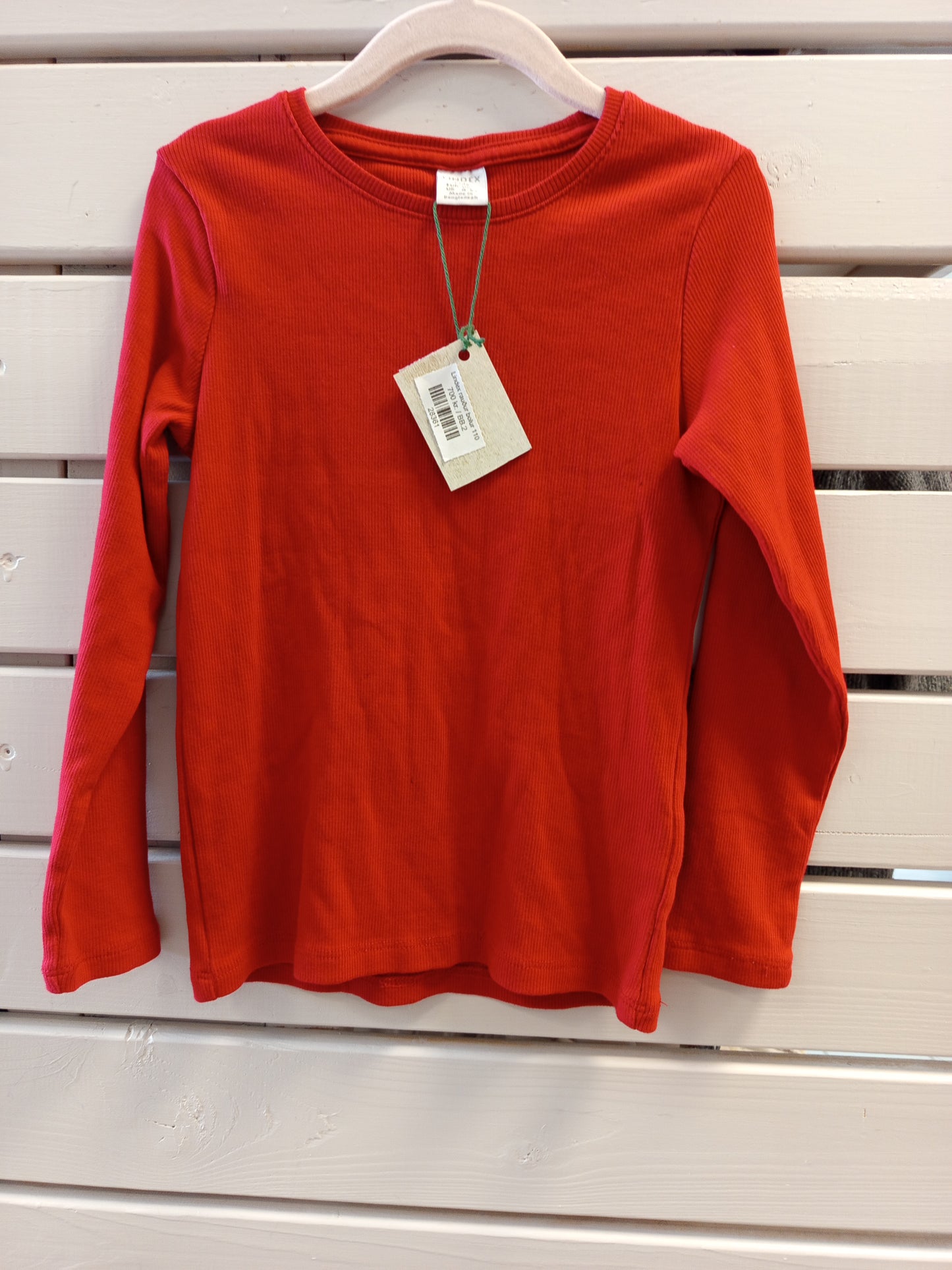 Lindex rauður bolur 110