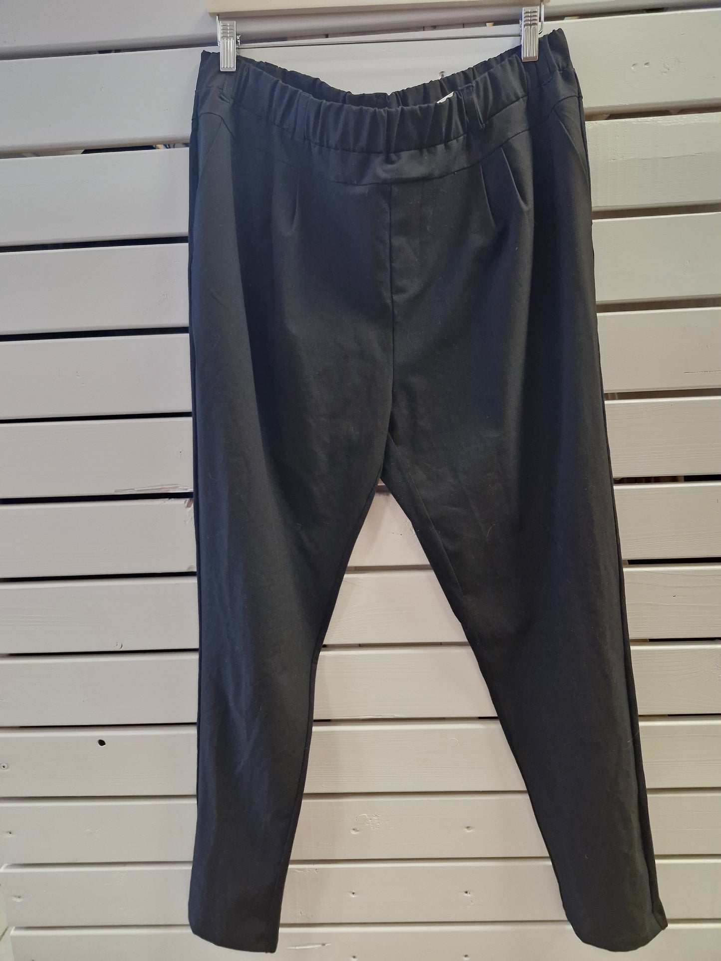 Kaffe svartar slacks 44