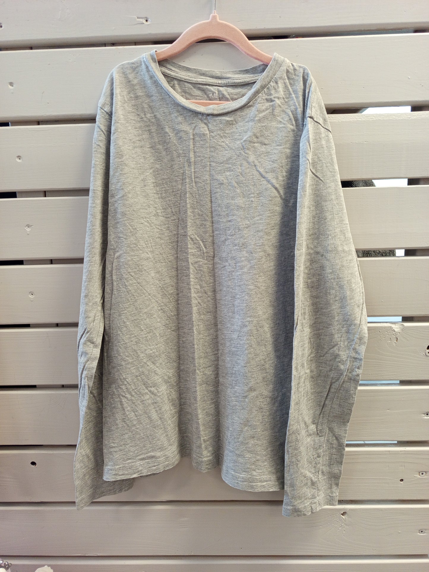 H&M ljósgrár bolur 158/164