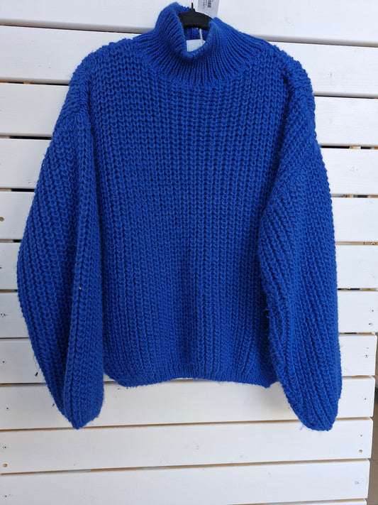L dark blue sweater