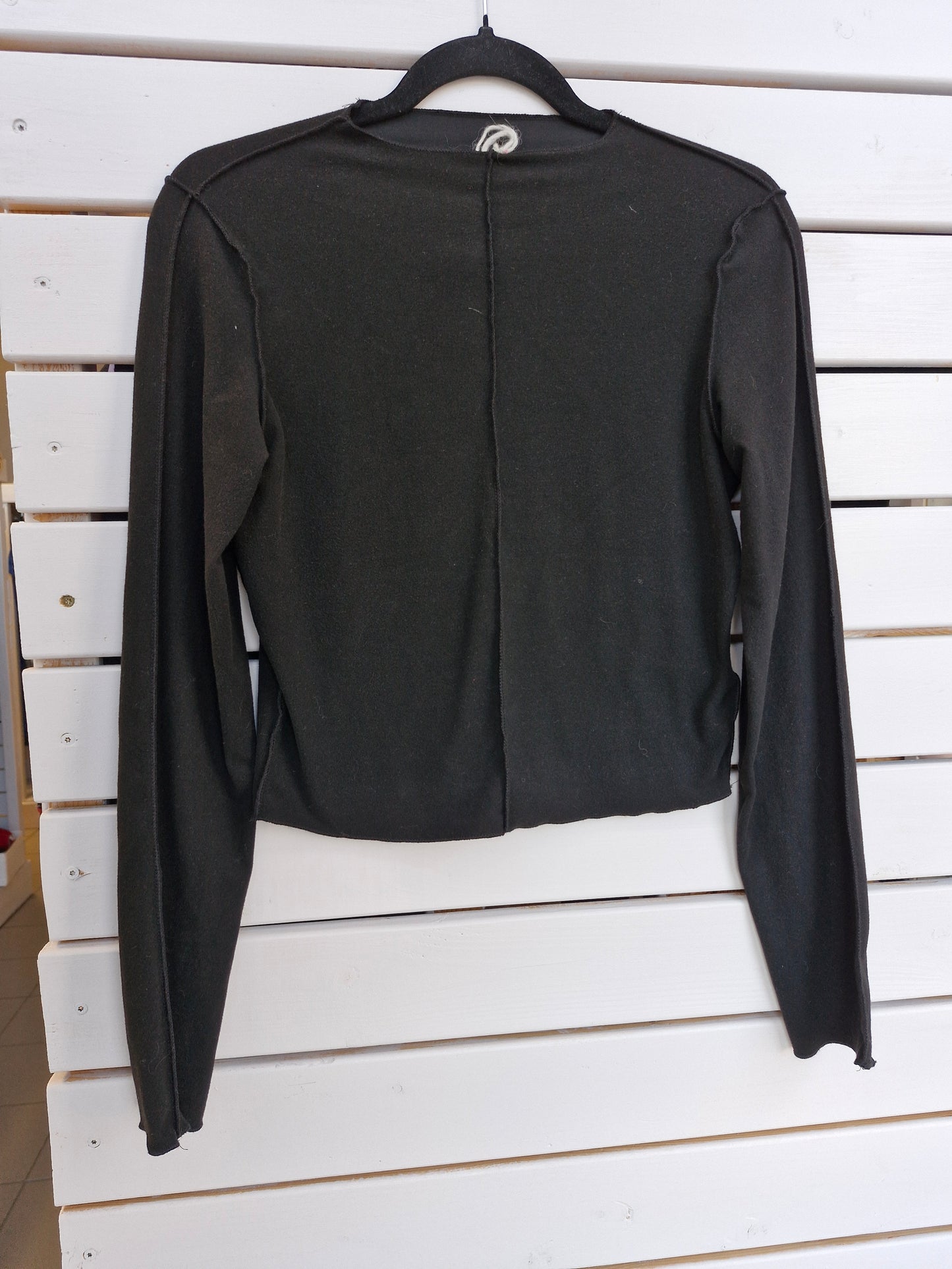 M 27 black peysa