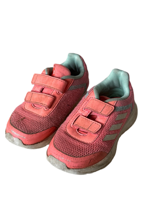 Adidas strigaskór 24