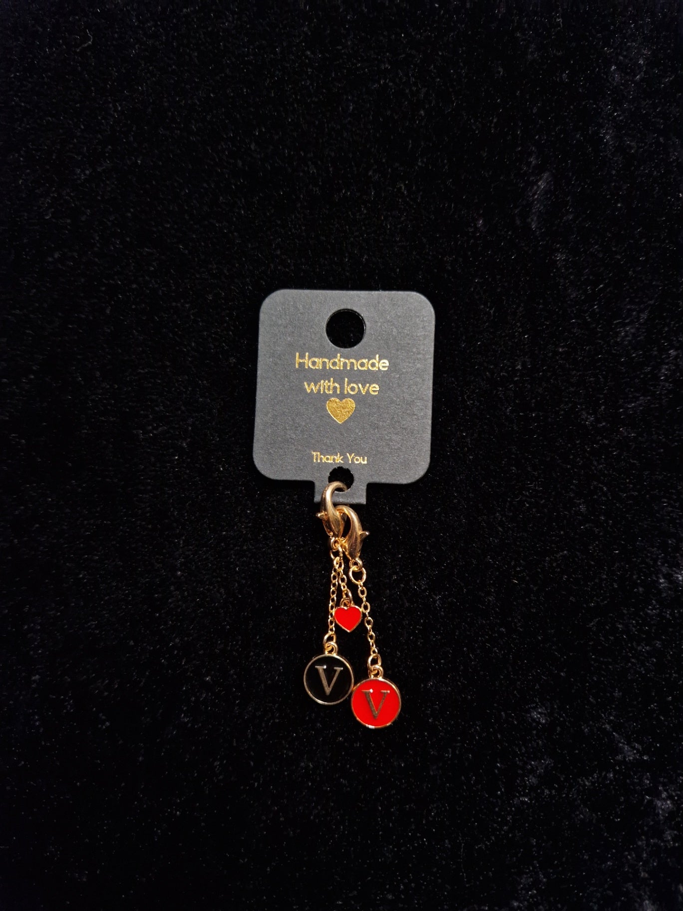 "V" keychain pendants N:88