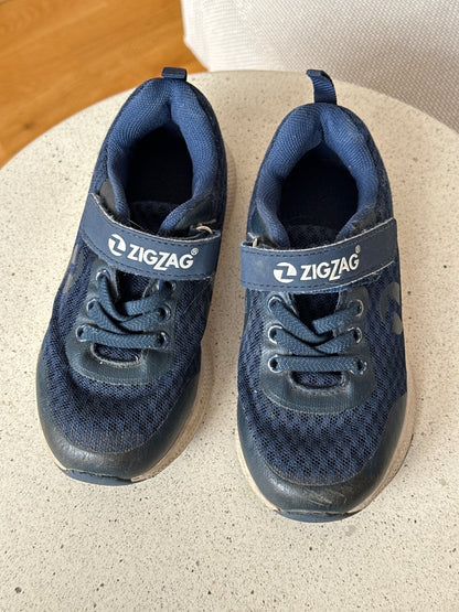 Zigzag strigaskór 28