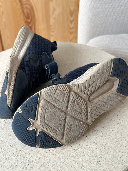Zigzag strigaskór 28