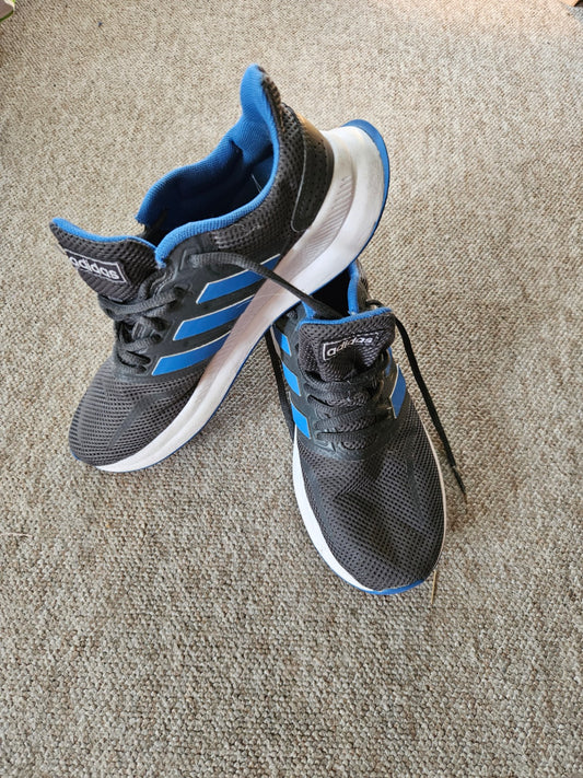 38 Adidas strigaskór