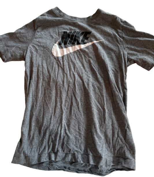 Nike grát stuttermabolur st: L (148-158)