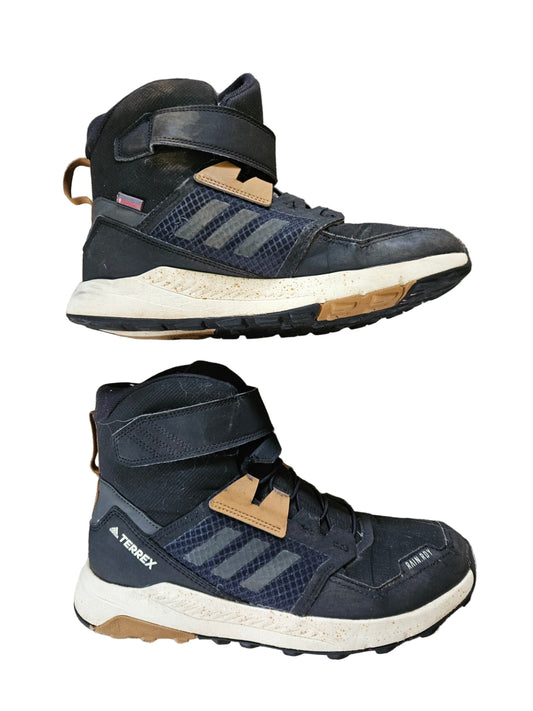 39 1/3 Adidas útskór