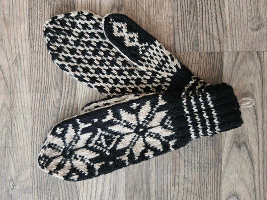 s/m handprjónaðir vettlingar áttablaðarós svartir/brúnir