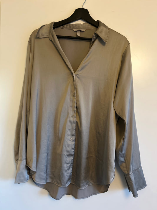 L - H&M skyrta brún