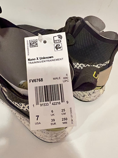 39 unused Reebok skór