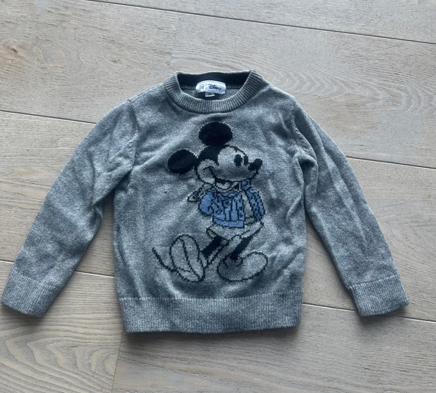 Mikka mús peysa gap