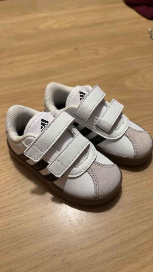 23 Adidas strigaskór
