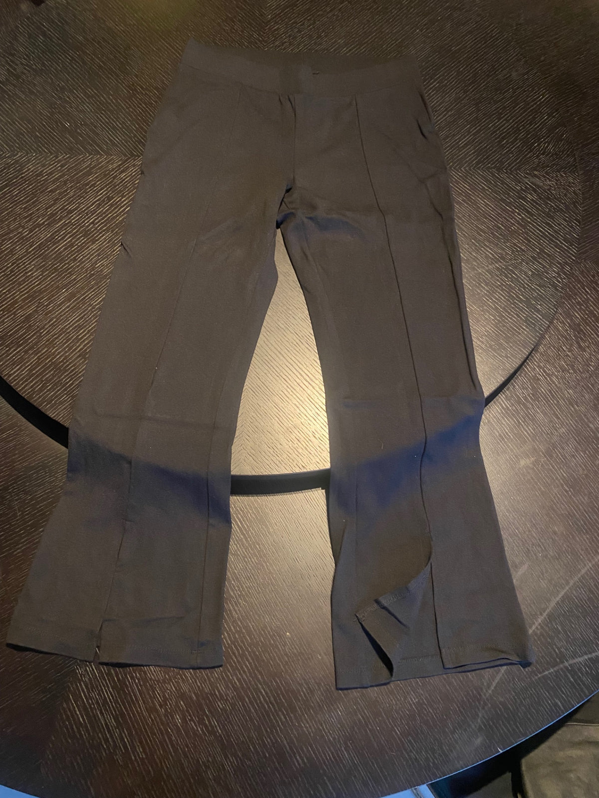 Svartar buxur með klauf St M