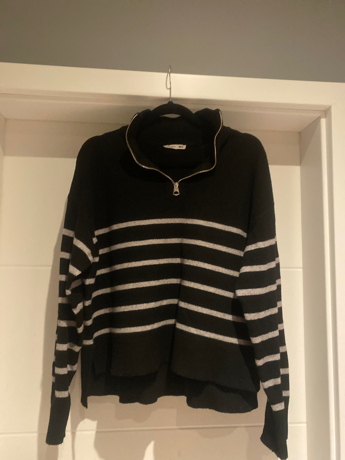 SvörtRöndóttPeysa StM/L