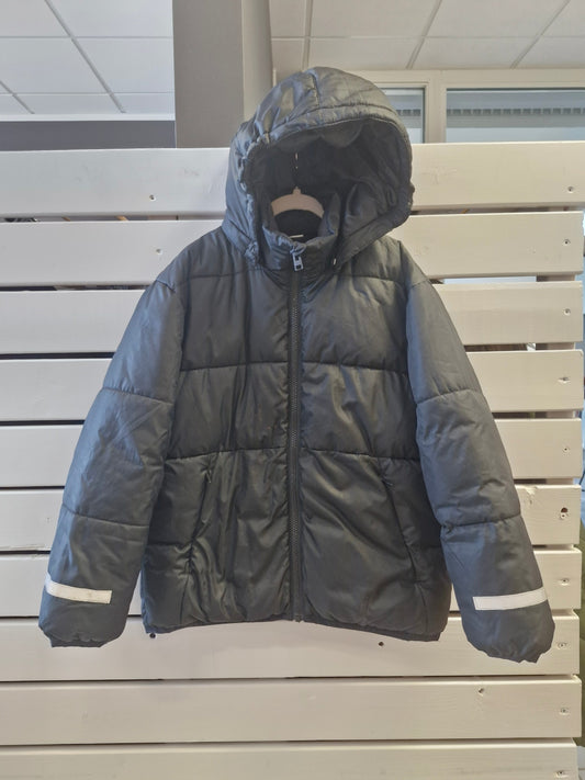 Lindex úlpa 140 blettur framan á, sést á mynd