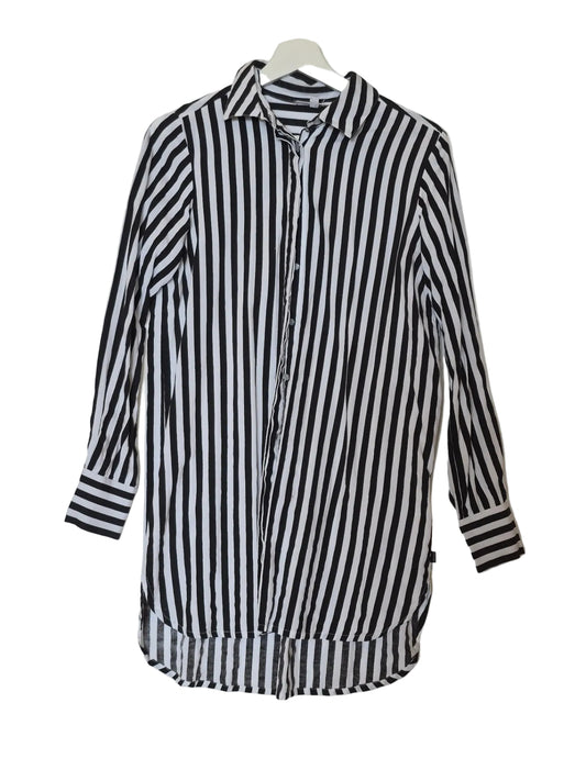 svart og hvít skyrta S