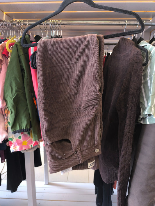 Brúnar courduroy buxur m 