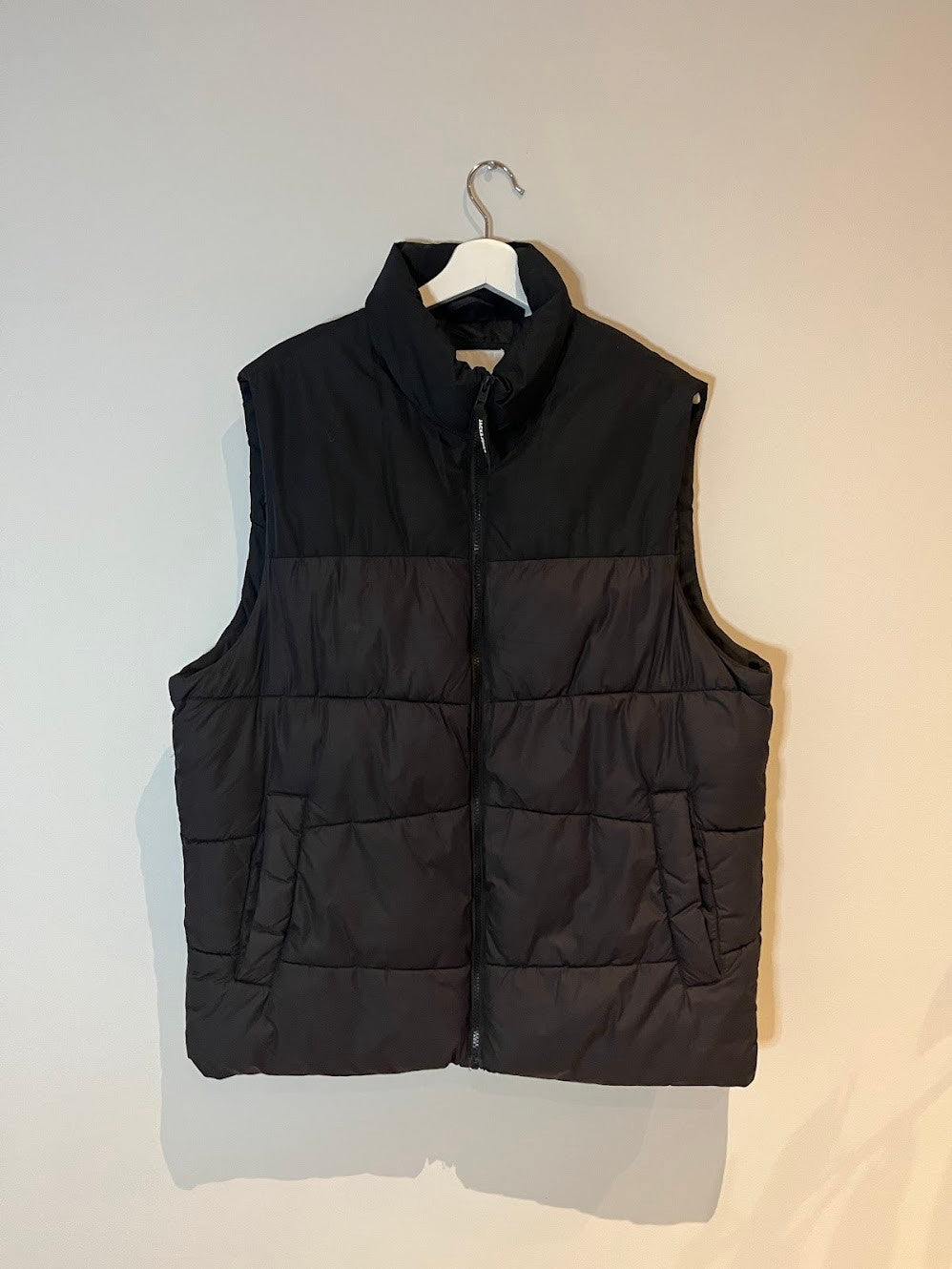 XL - J&J Vesti Svart 