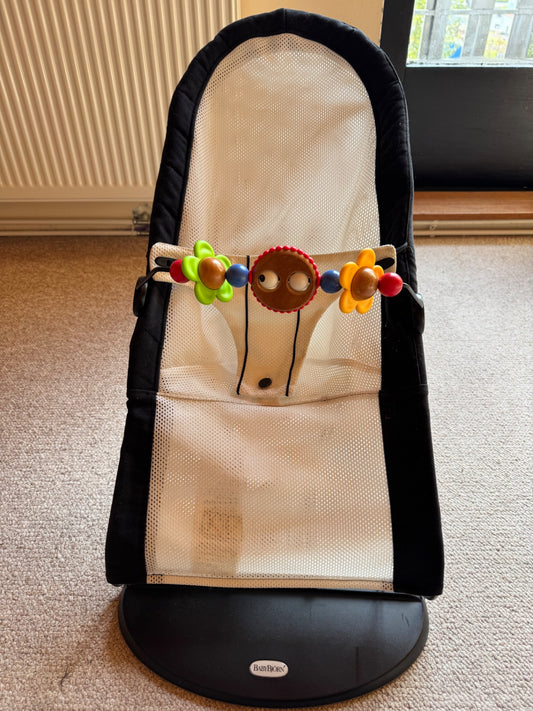 Babybjörn ömmustóll með dót