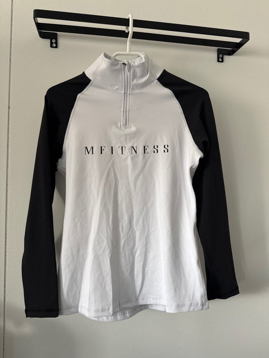 Mfitness hvit og svört peysa
