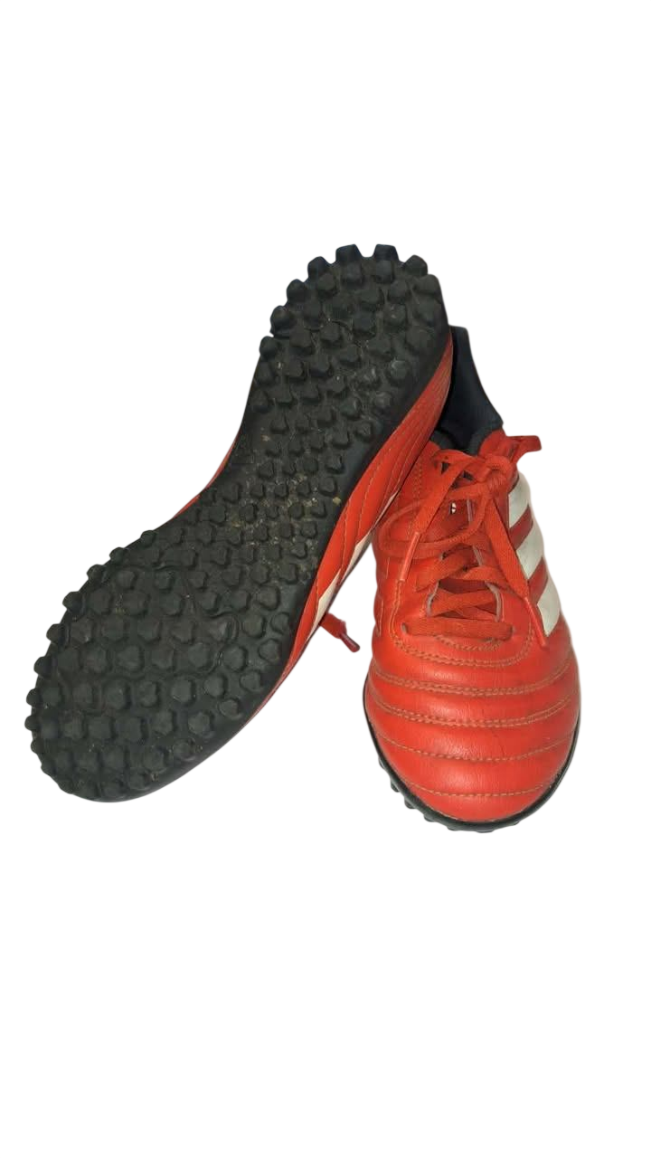 Adidas fótboltaskór35