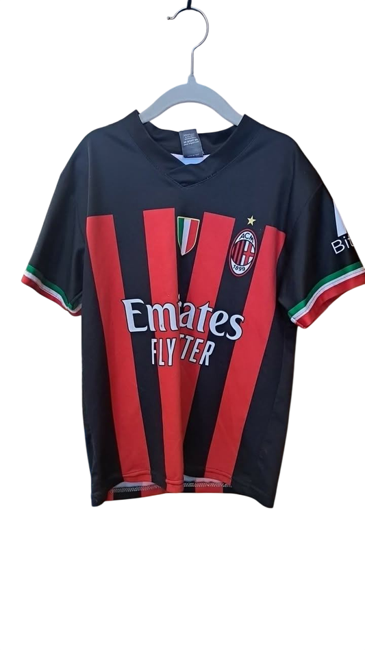 Fótboltabolur, Milan6ára